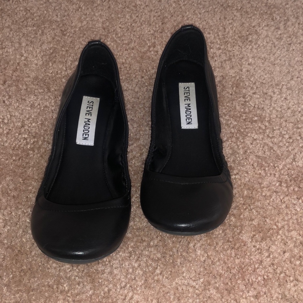 Steve Madden black leather slip on Sandals